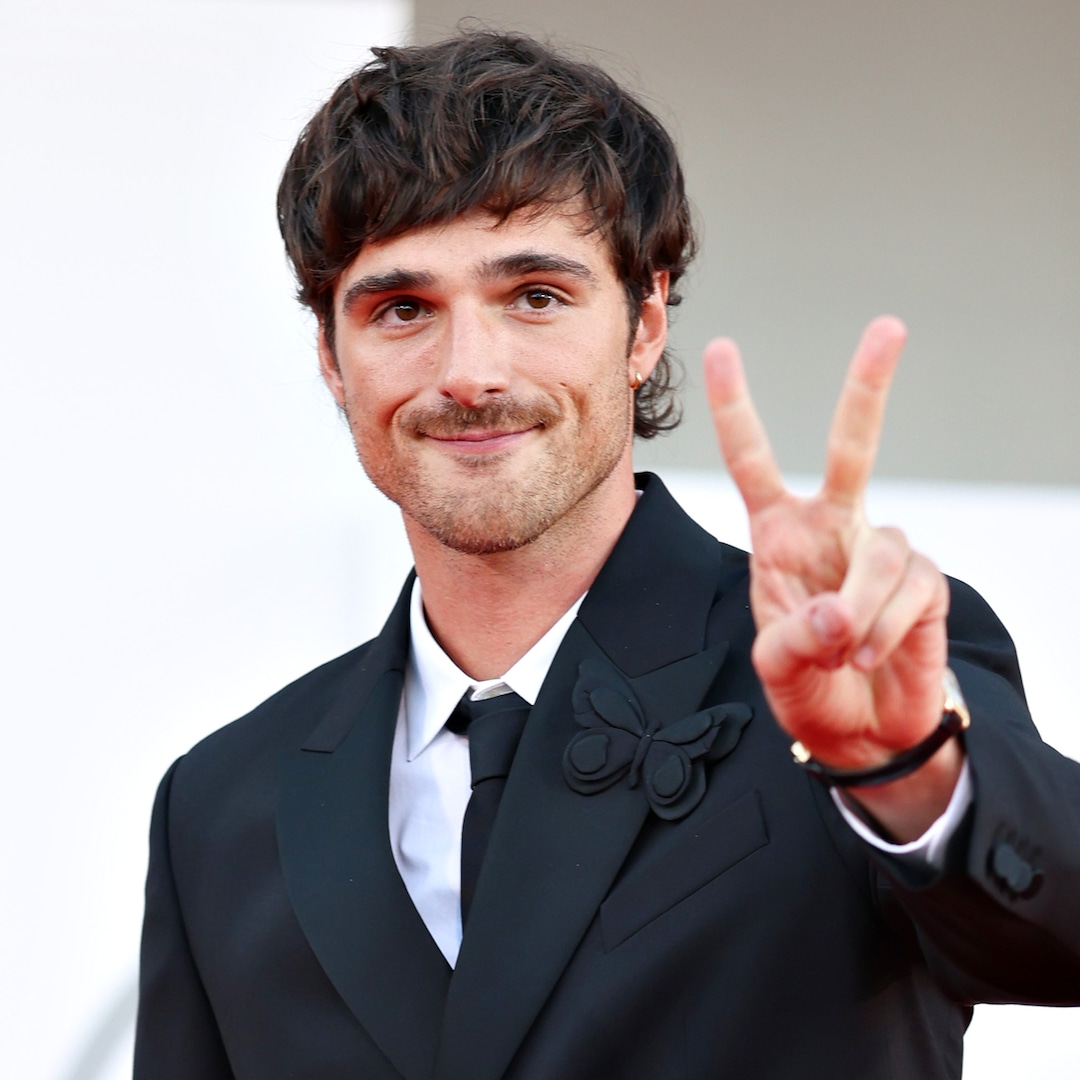 See Jacob Elordi’s Elvis Transformation in Priscilla Trailer See Jacob Elordi’s Elvis Transformation in Priscilla Trailer